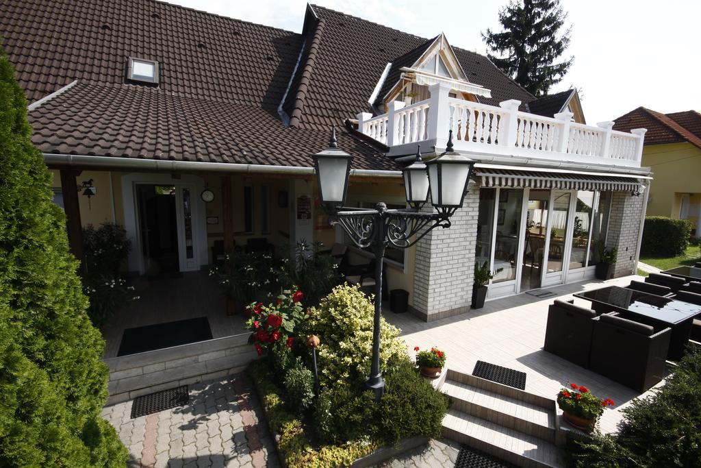 Parti Panzio Hotel Tata Exterior photo